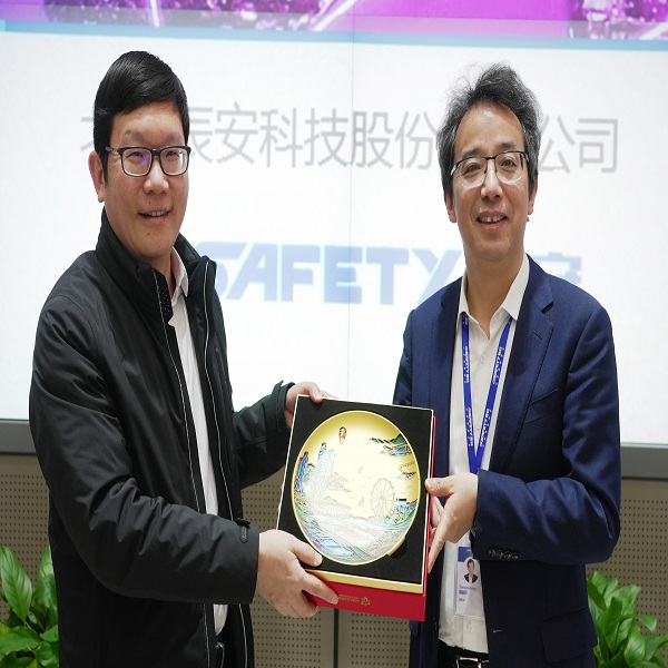 深圳市宝安区领导一行考察调研ku娱乐科技